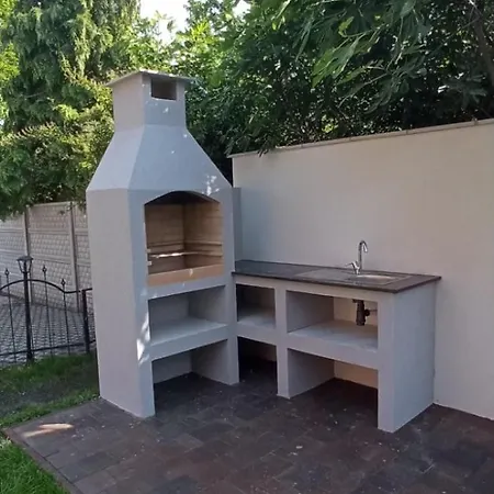 Voeroesko Villa- Alelnoeki Szauna Es Jakuzzi Hasznalattal