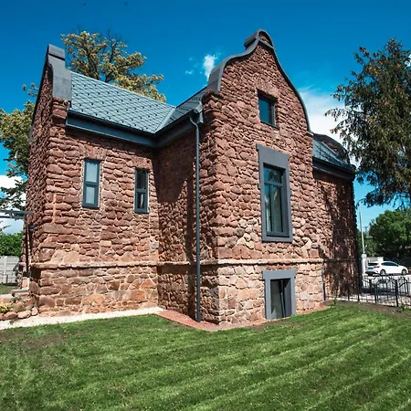 Voeroesko Villa- Alelnoeki Szauna Es Jakuzzi Hasznalattal Гостевой дом 3*