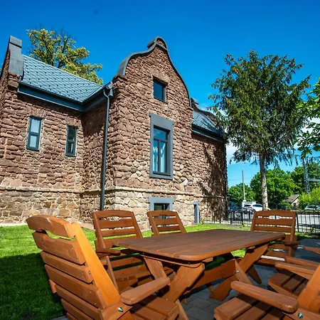 Maison d'hôtes Vöröskő Villa- Alelnöki Szauna és Jakuzzi Használattal