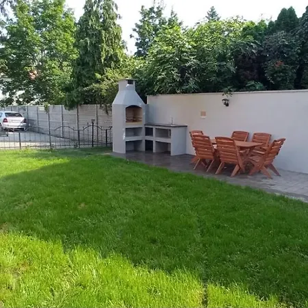 Voeroesko Villa- Alelnoeki Szauna Es Jakuzzi Hasznalattal Pensjonat