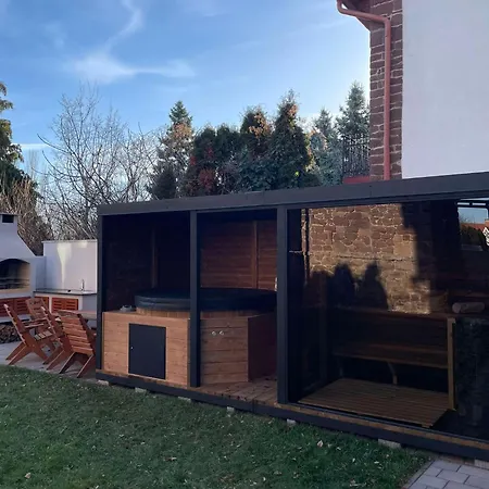 Voeroesko Villa- Alelnoeki Szauna Es Jakuzzi Hasznalattal Balatonalmádi