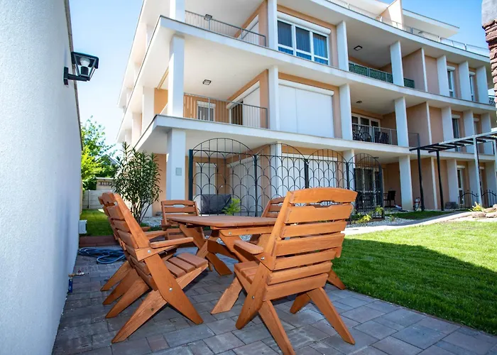 Maison d'hôtes Vöröskő Villa- Alelnöki Szauna és Jakuzzi Használattal Balatonalmádi