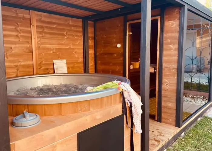Vöröskő Villa- Alelnöki Szauna és Jakuzzi Használattal 3* Balatonalmádi