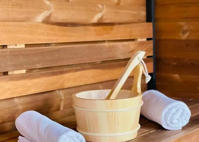 Vöröskő Villa- Alelnöki Szauna és Jakuzzi Használattal Maison d'hôtes