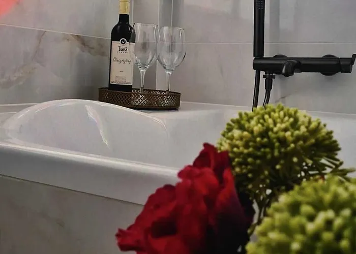 Maison d'hôtes Vöröskő Villa- Alelnöki Szauna és Jakuzzi Használattal