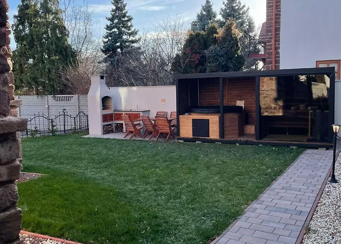 Vöröskő Villa- Alelnöki Szauna és Jakuzzi Használattal Maison d'hôtes Balatonalmádi